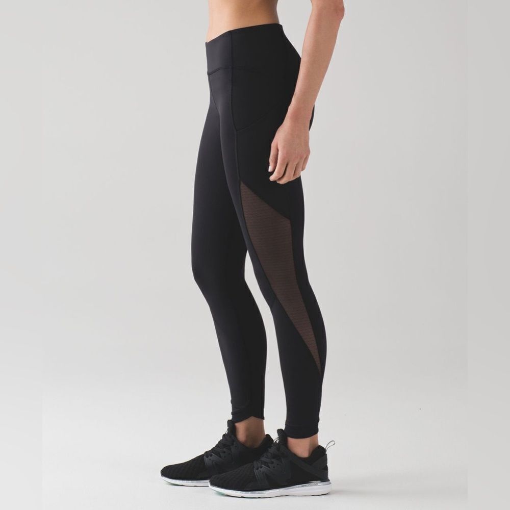 NWOT Lululemon Sole Training 7/8 Tight
Black